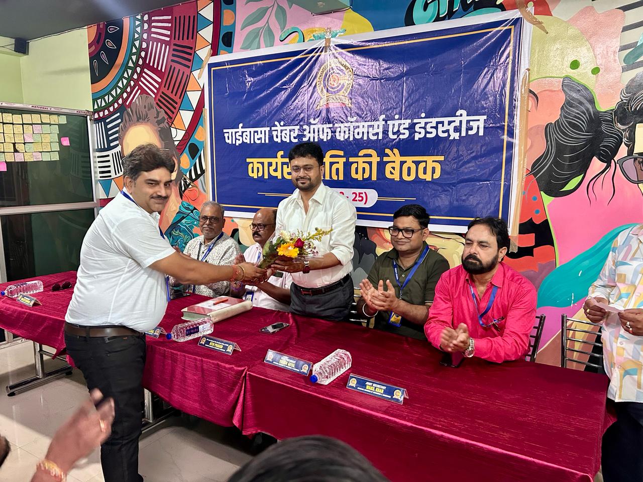 Chaibasa: चाईबासा चैंबर ऑफ कॉमर्स की बैठक, जनशताब्दी की लेटलतीफी से व्यापारी परेशान – विरोध की तैयारी