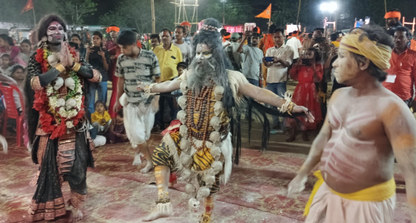 Adityapur : आदित्यपुर क्षेत्र में दर्जनभर अखाड़ा समितियों ने झंडा जुलूस निकाला, खेल-करतब का किया प्रदर्शन