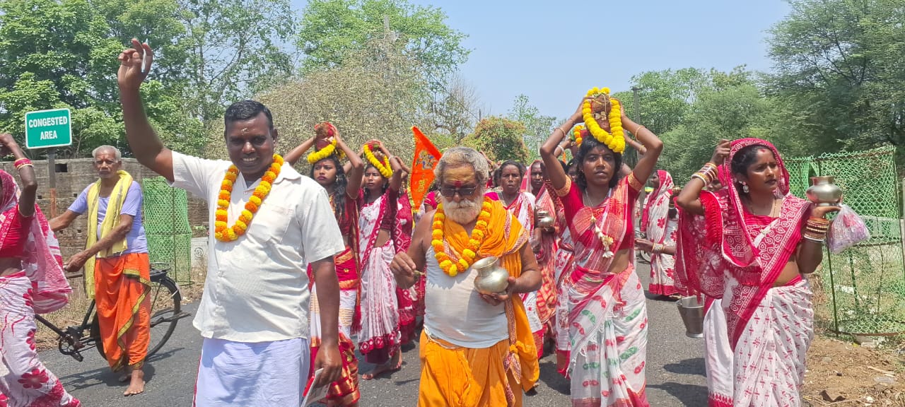 Potka : मदनसाईं में एक साथ तीन मंदिर में की गई प्राण प्रतिष्ठा, निकाली गई भव्य कलश यात्रा