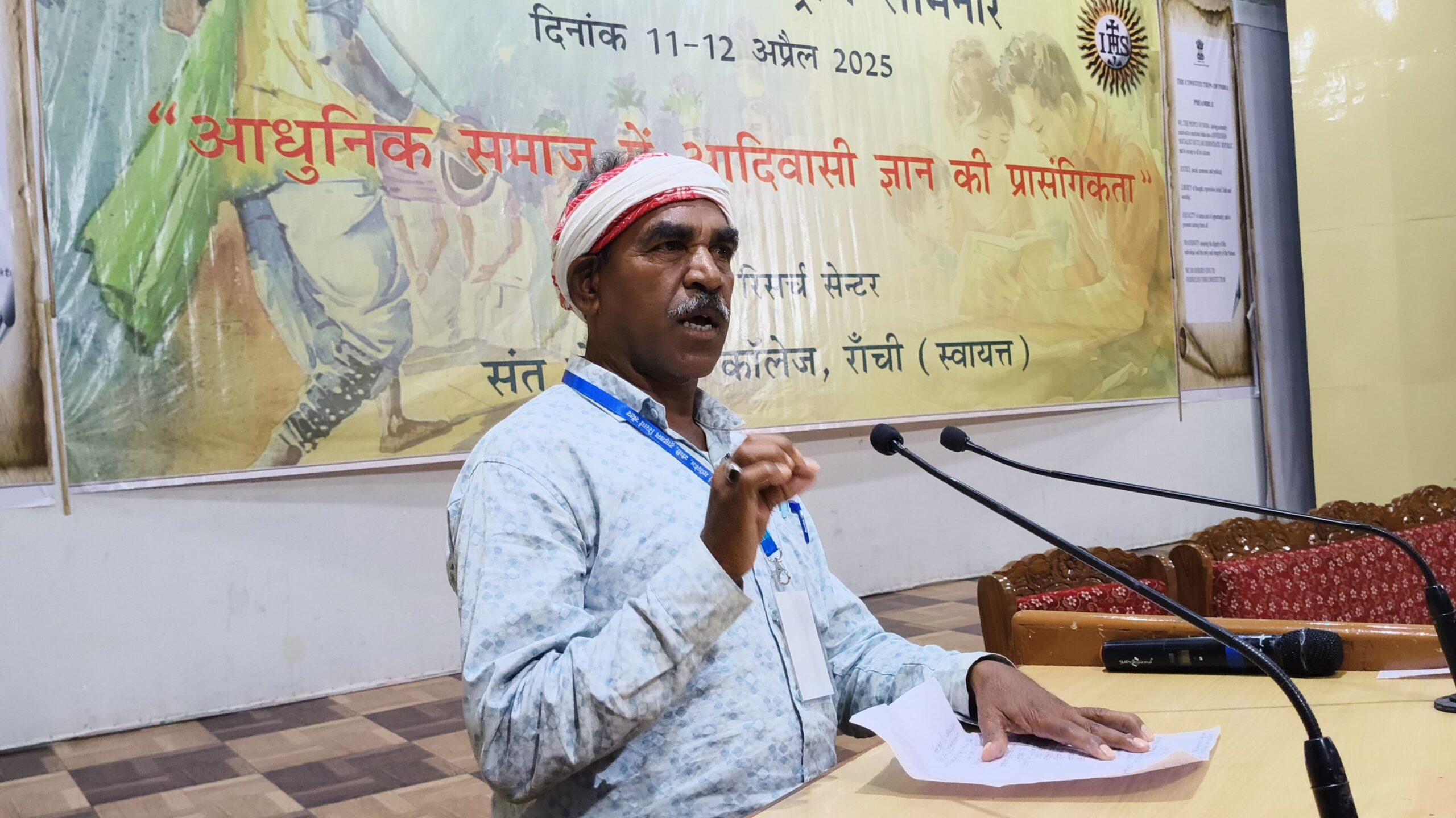 Ranchi: राष्ट्रीय सेमिनार में चाईबासा के सोनू हेस्सा की कविता ‘मेड मरसल’ से श्रोता हुए भावविभोर