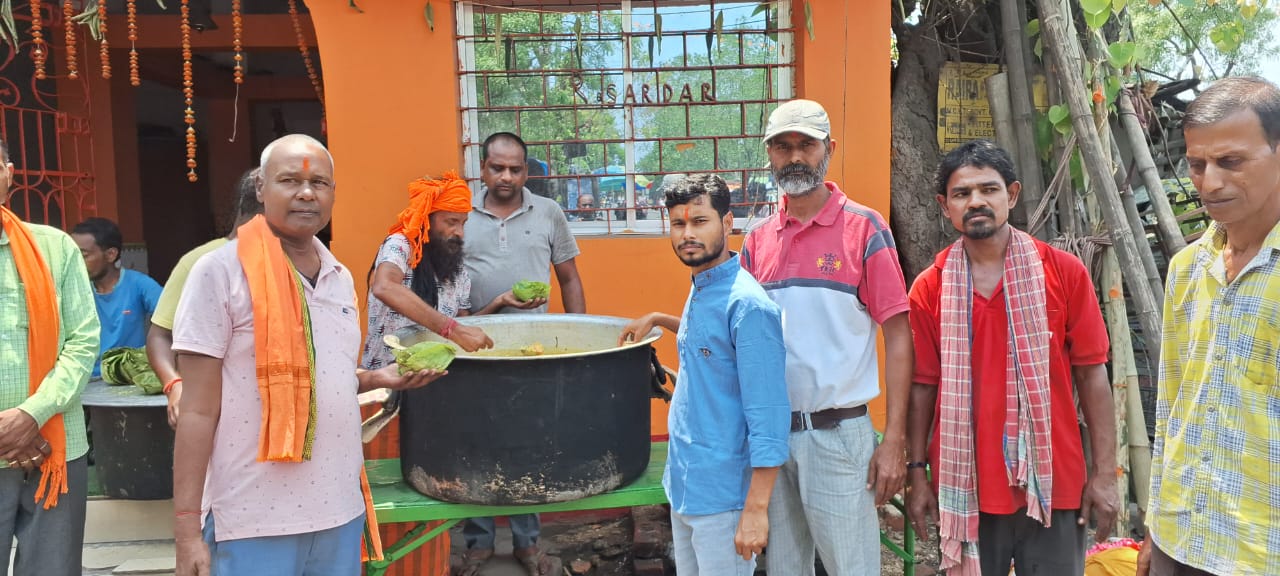 Potka: हनुमान जयंती के पर बांटा गया भोग, अब प्रत्येक शनिवार को होगा वितरण