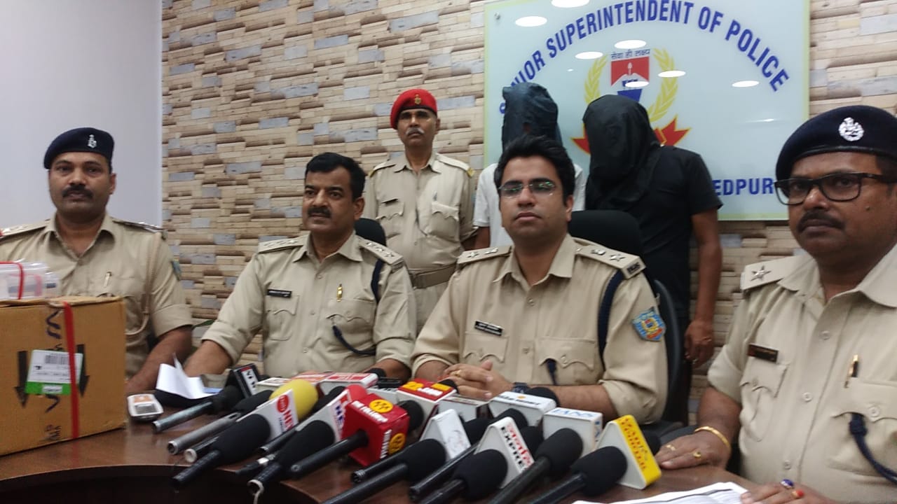 Jamshedpur: एक लाख रुपये की प्रतिबंधित दवाइयों के साथ दो गिरफ्तार