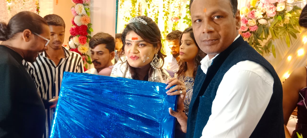 भोजपुरी गायिका निशा उपाध्याय के जन्मदिन पर Jamshedpur से पहुंचे भाजपा नेता रवि शंकर तिवारी