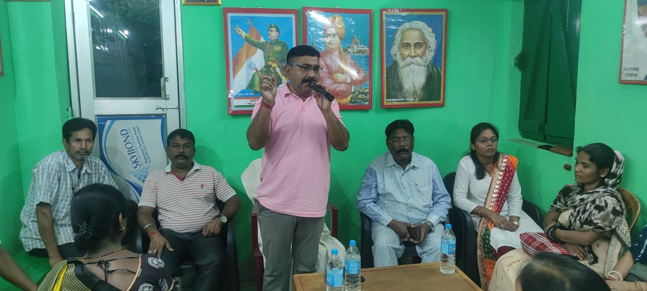 West Singhbhum: ठेका मजदूरों के अधिकारों के लिए संघर्ष तेज, सेल प्रबंधन के खिलाफ आंदोलन की तैयारी