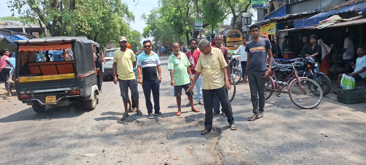 Potka : टाटा-हाता मुख्य मार्ग जर्जर, यात्री परेशान