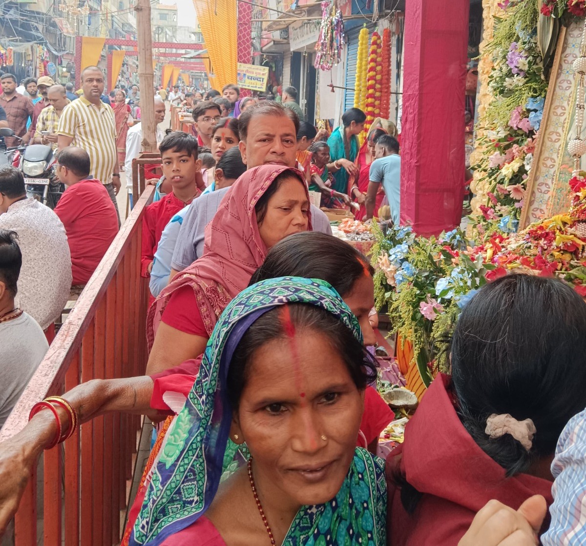Deoghar: मां शीतला की वार्षिक नगर पूजा, सुबह से उमड़ी भक्तों की भीड़ – शाम को हुआ कुंवारी-बटुक भोज