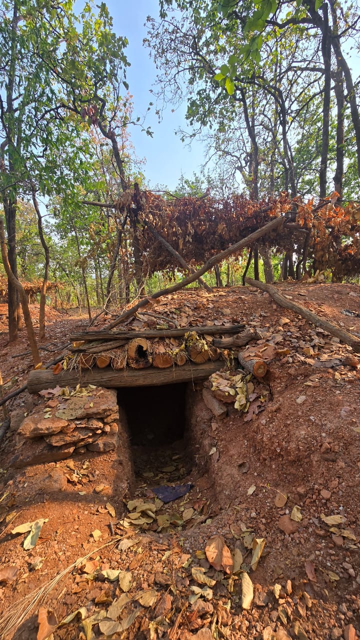 Jharkhand में नक्सलियों के खिलाफ सुरक्षा अभियान जारी, कई बंकर ध्वस्त