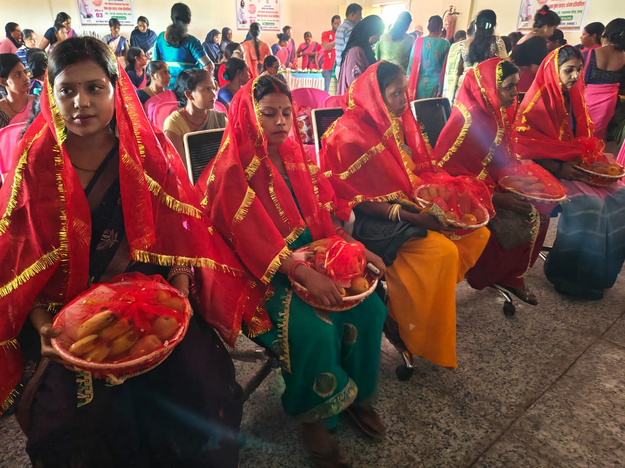 Ramgarh: पोषण पखवाड़ा के अवसर पर सहायिकाओं ने की गोद भराई ने किया आकर्षित