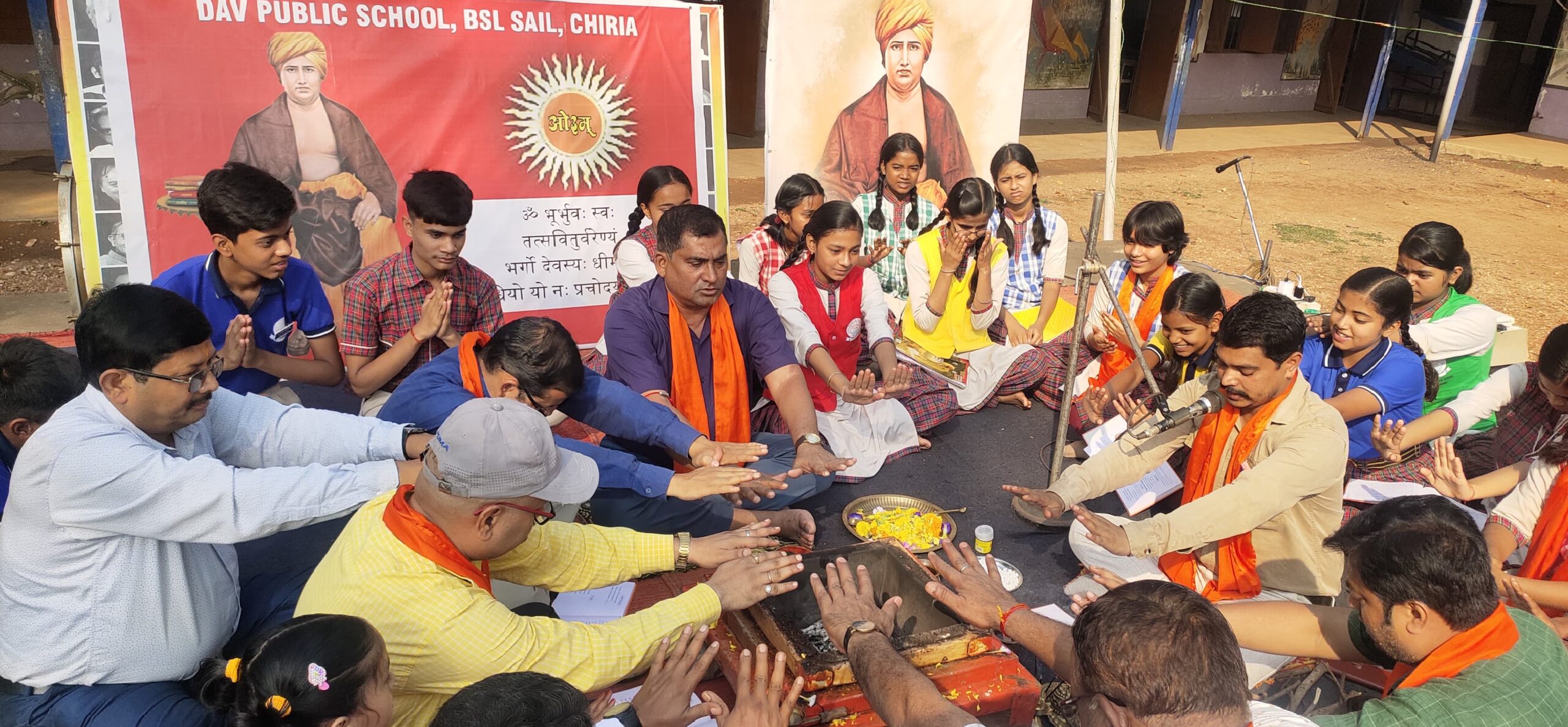 DAV चिड़िया में श्रद्धा, संस्कृति और संस्कार का अनोखा संगम – हवन, कविता और पुष्पांजलि के साथ गूंजा विद्यालय परिसर