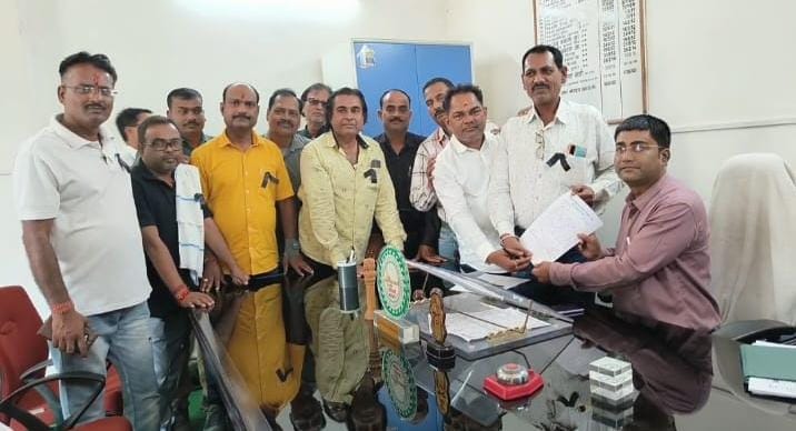 Dhanbad: पत्रकारों पर हमले के विरोध में निरसा में एकदिवसीय धरना, सुरक्षा कानून लागू करने की उठी जोरदार मांग