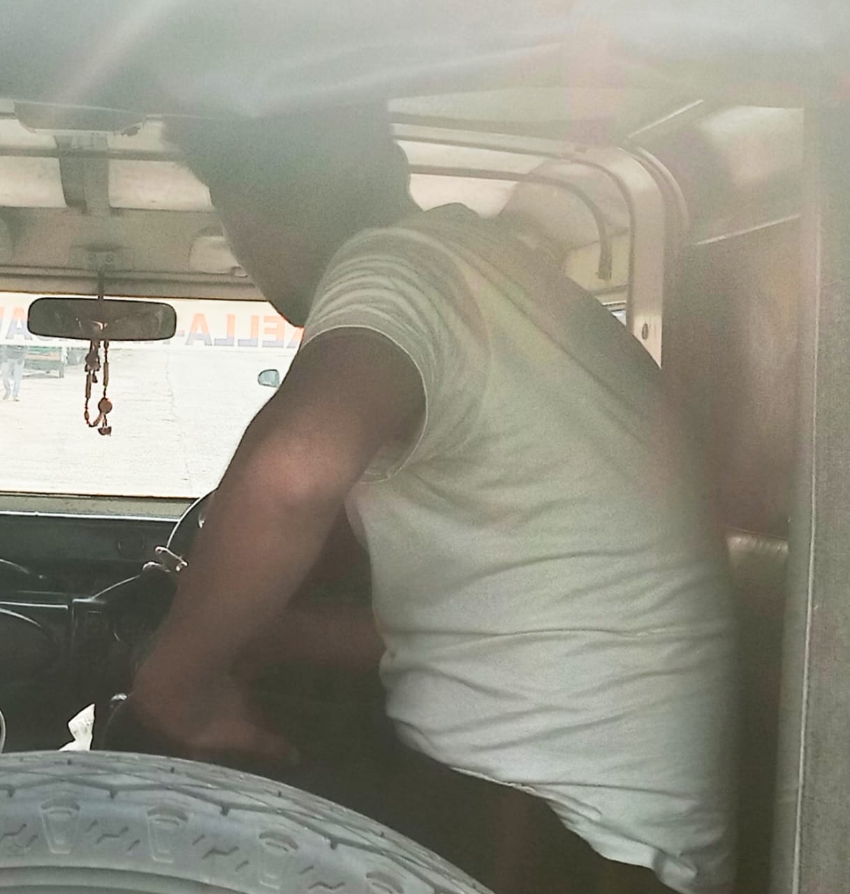 Gamharia: बाइक चोरी कर भाग रहे युवक को लोगों ने दबोचा, पुलिस कर रही पूछताछ