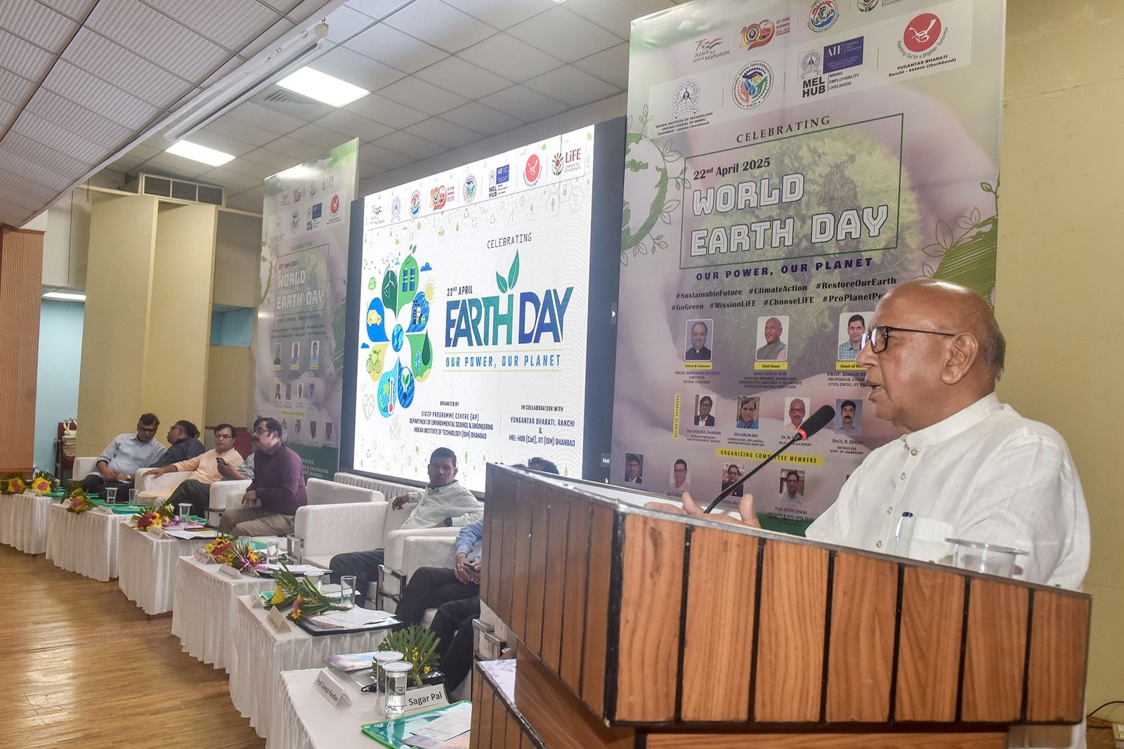 Jamshedpur: विश्व पृथ्वी दिवस पर IIT को सरयू ने बताया प्रकृति का पैथोलॉजिकल सेंटर