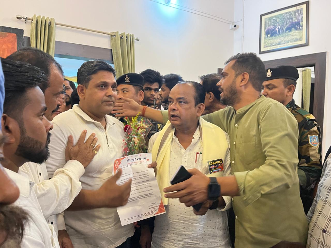 Jamshedpur: स्वास्थ्य मंत्री को सौंपा 6 सूत्री मांग पत्र, पेंशन राशि ₹2000 करने की मांग