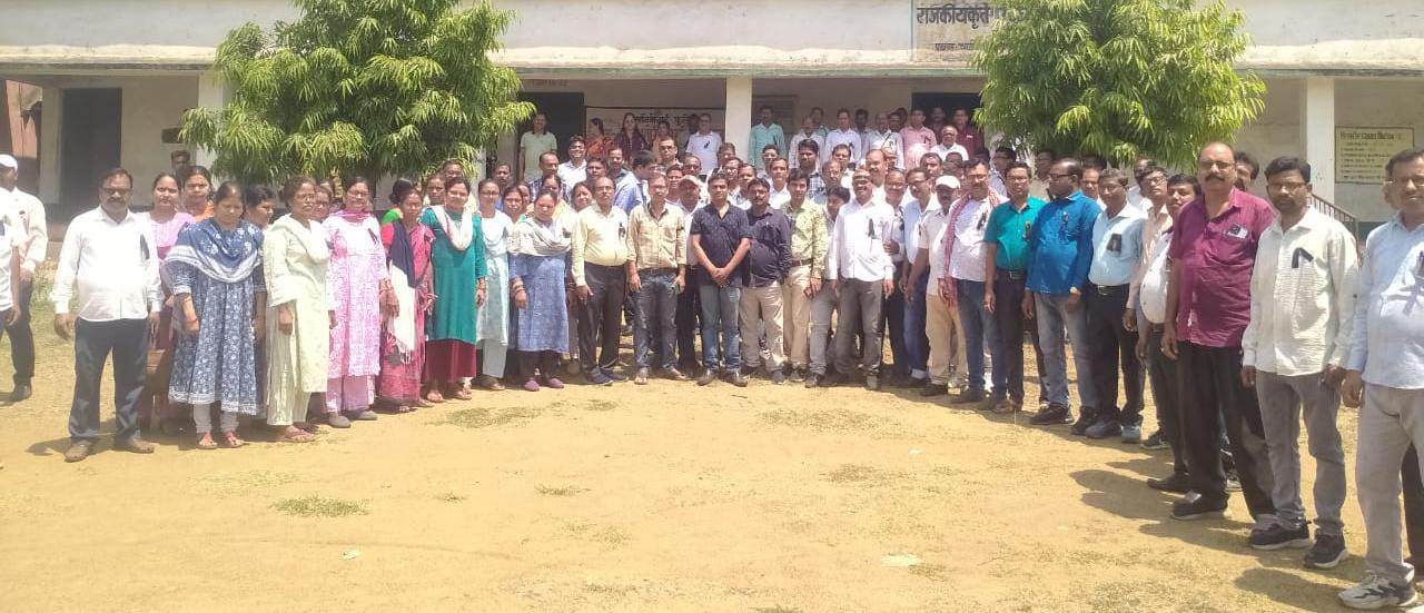 Chandil : पहलगाम हत्याकांड के विरोध में शिक्षक संघ ने काली पट्टी बांधी, जताया विरोध