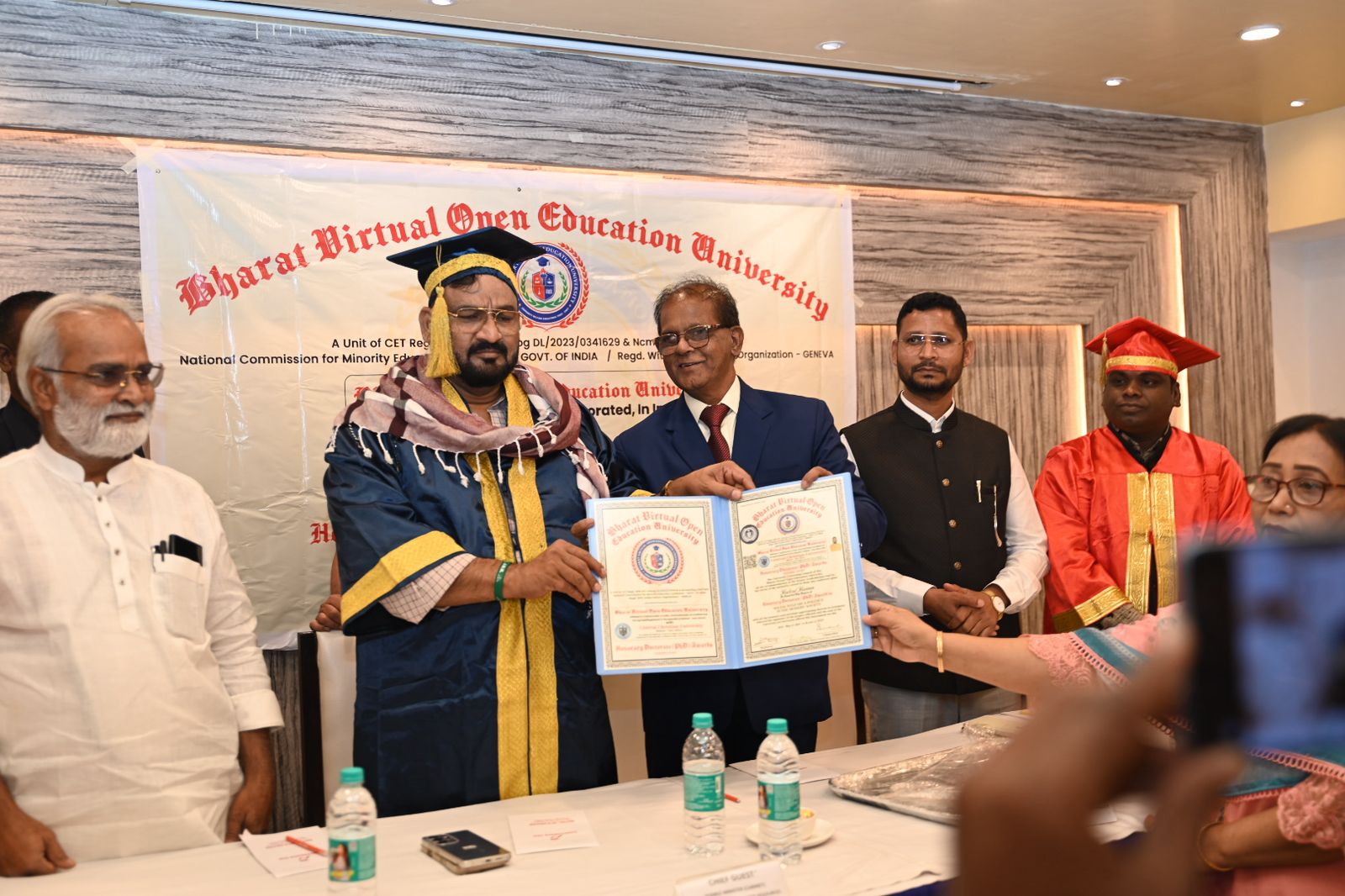 Deoghar: डॉक्टरेट की मानद उपाधि से नवाजे गए मंत्री हफीजुल हसन