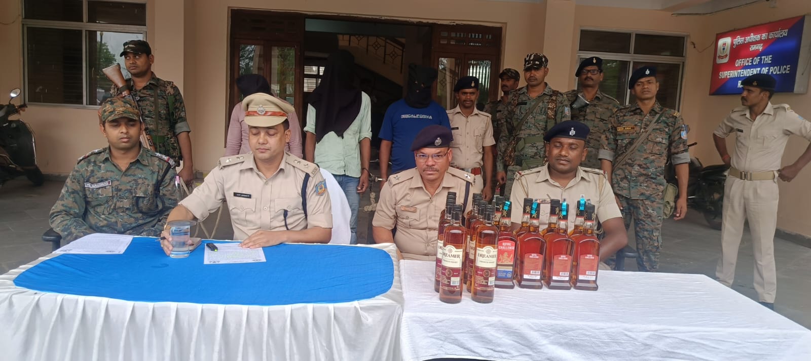 Ramgarh: रामगढ़ पुलिस ने नकली अवैध शराब किया जब्त, तीन गिरफ्तार