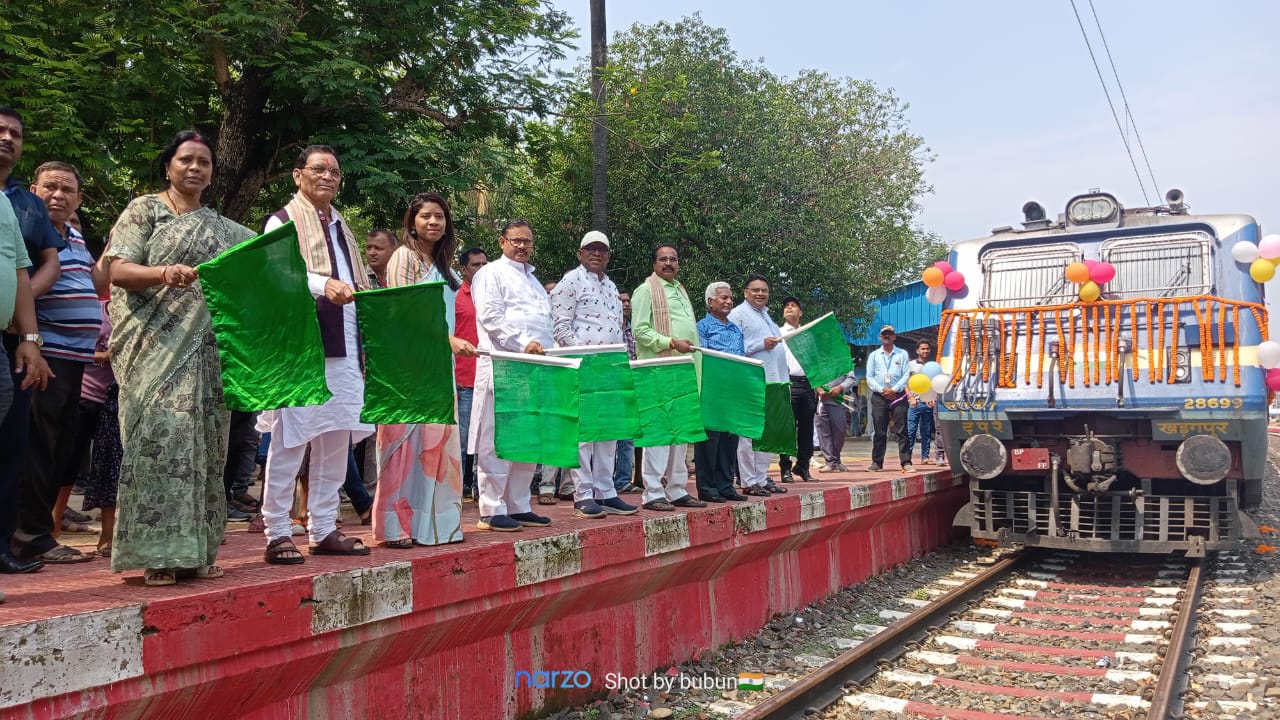 Kharagpur Railway Division: यात्रियों के लिए बेहतर सुरक्षा और आराम के लिए LHB कोच की शुरुआत