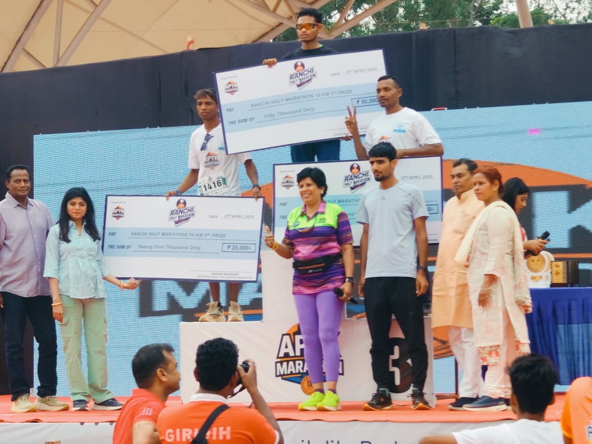 West Singhbhum: रांची मैराथन में पश्चिमी सिंहभूम के बेटे ने प्राप्त किया तीसरा स्थान, मिले 20 हजार रूपए