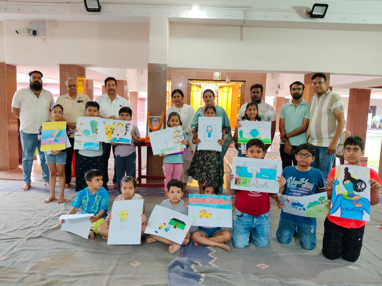 Chaibasa: नन्हे कलाकारों ने रेखाओं और रंगों में उतारी अपनी कल्पना, परशुराम जयंती पर चित्रकला प्रतियोगिता