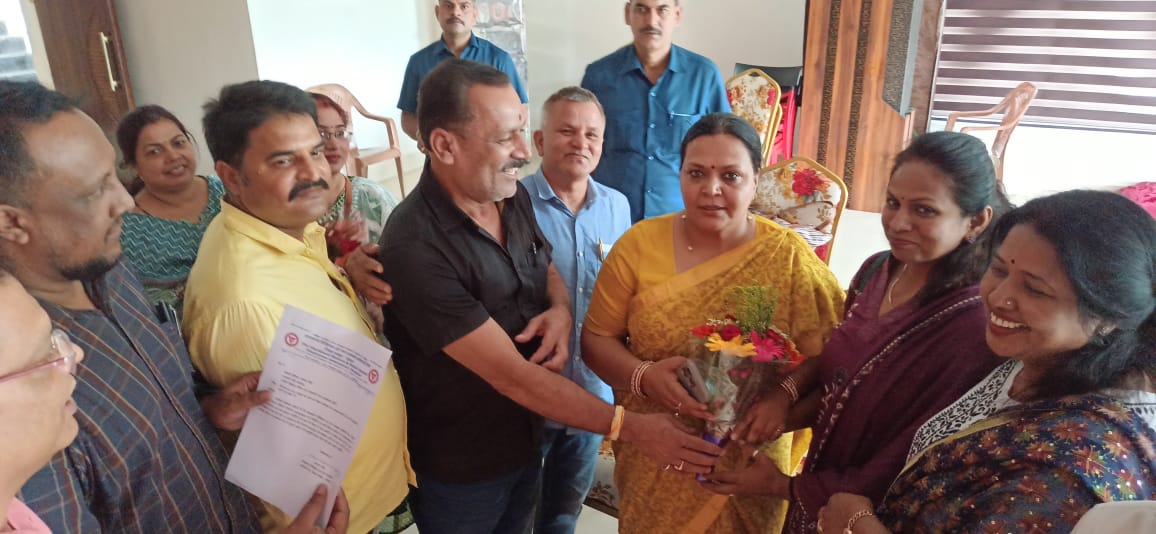 Deoghar: मंत्री दीपिका से मिला स्वास्थ्य कर्मचारियों का प्रतिनिधिमंडल, जिला सम्मेलन का दिया आमंत्रण