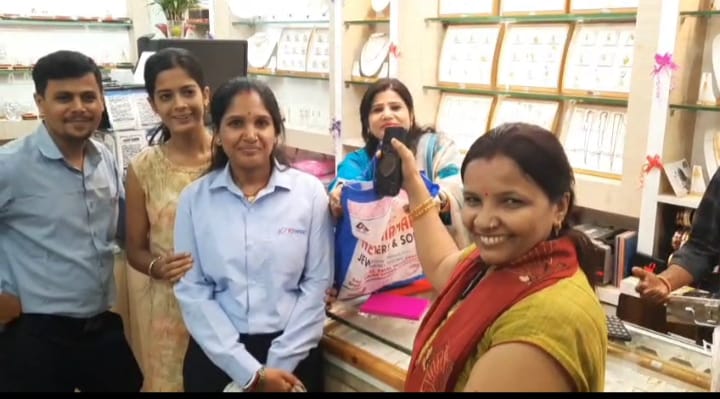 Akshaya Tritiya 2025: आस्था के आगे महंगाई बेअसर, ज्वेलरी बाजार में खरीददारों की भीड़