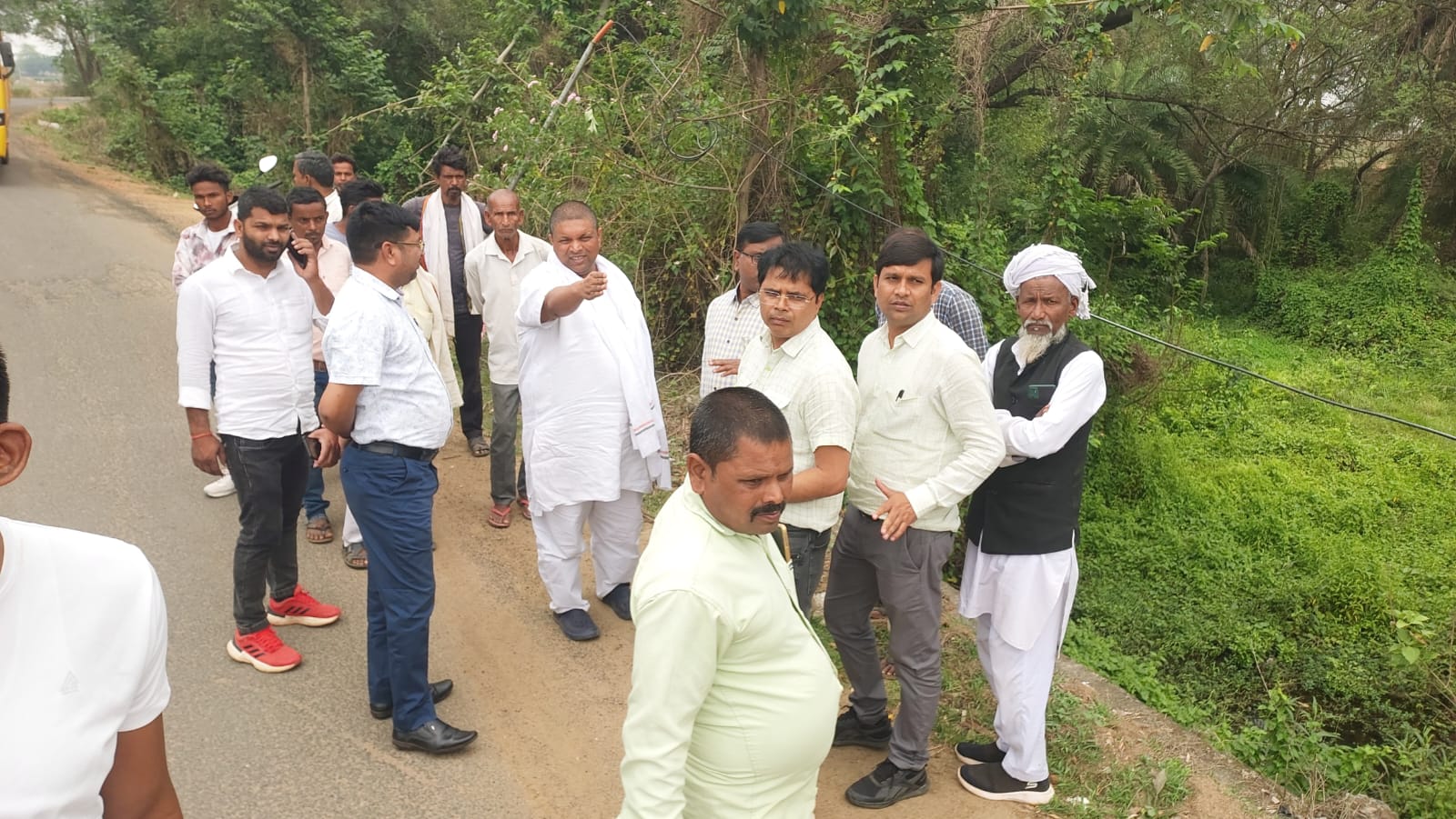 Deoghar: तीन प्रमुख प्रखंडों को जोड़ने वाली सड़क का पूर्व मंत्री बादल पत्रलेख ने किया निरीक्षण – मंत्री रहते हुए किया था शिलान्यास