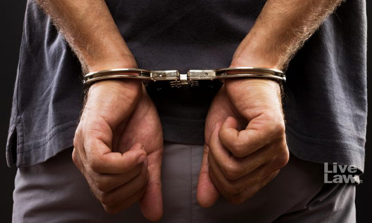 Gua : गुवा पुलिस ने एक्साइज एक्ट के तहत आरोपी को किया गिरफ्तार