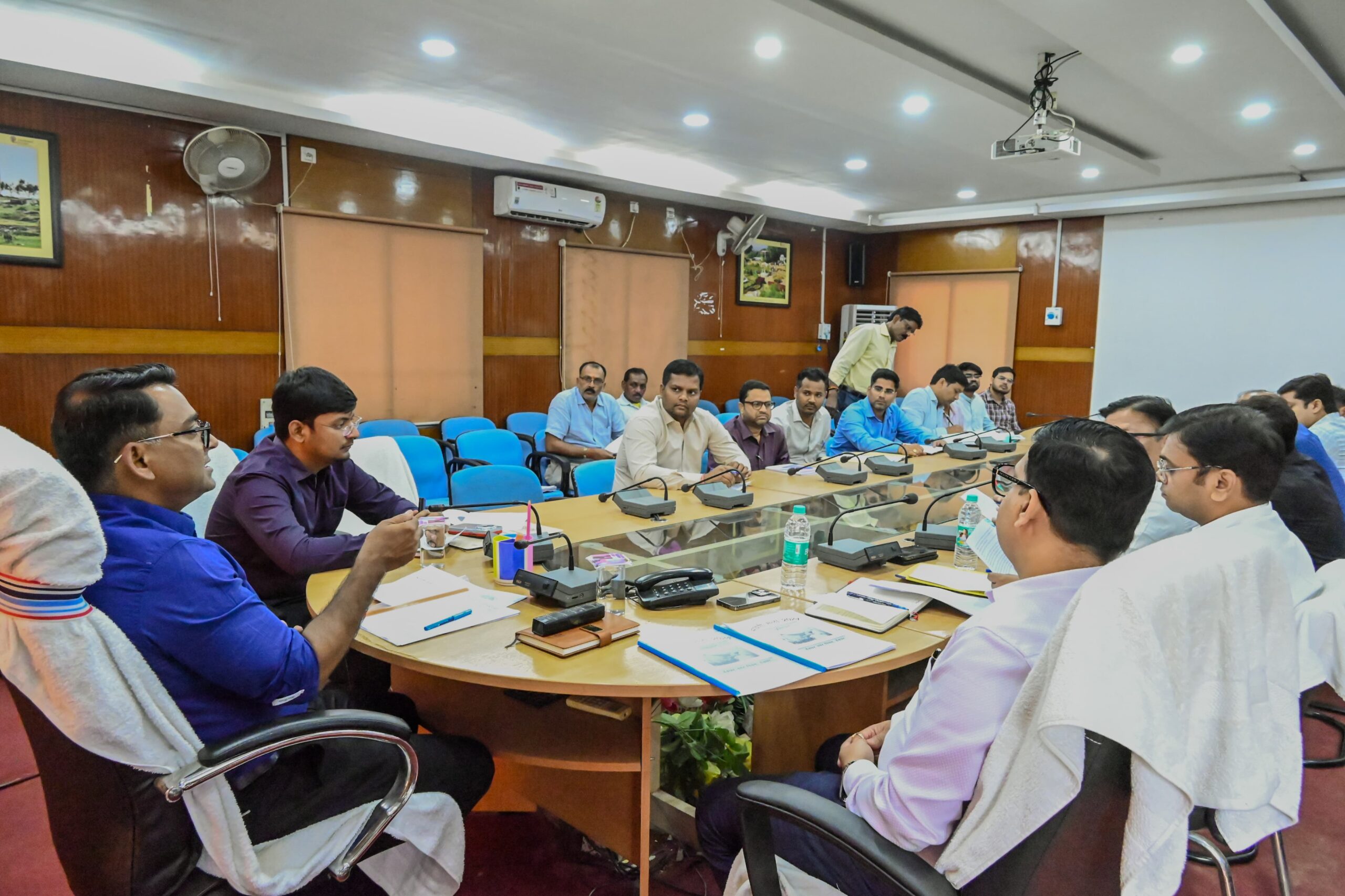 Deoghar: श्रद्धालुओं की सुविधा के अनुरूप सावन व भादो मेले की कार्य योजना बनाएं : डीसी