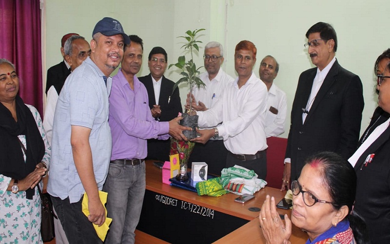 Jamshedpur : डालसा सचिव को दी गई विदाई, सम्मान में प्रीतिभोज का आयोजन