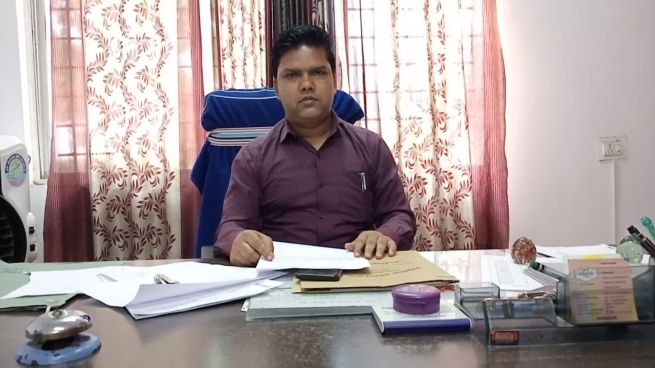 Chandil: बुरुहातू में ग्राम प्रधान को षड़यंत्र कर हटाने का किया जा रहा है प्रयास, मानदेय से वंचित