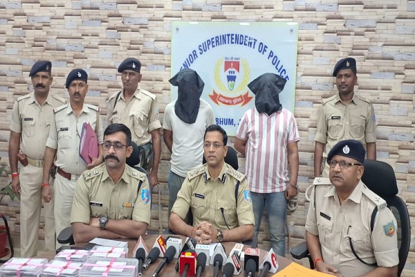 Jamshrdpur : तुरियाबेड़ा में फायरिंग करने वाले दो आरोपी तीन हथियार के साथ गिरफ्तार