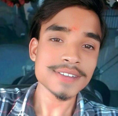 Gamharia : बाइक की टक्कर से राहगीर की मौत, दो घायल