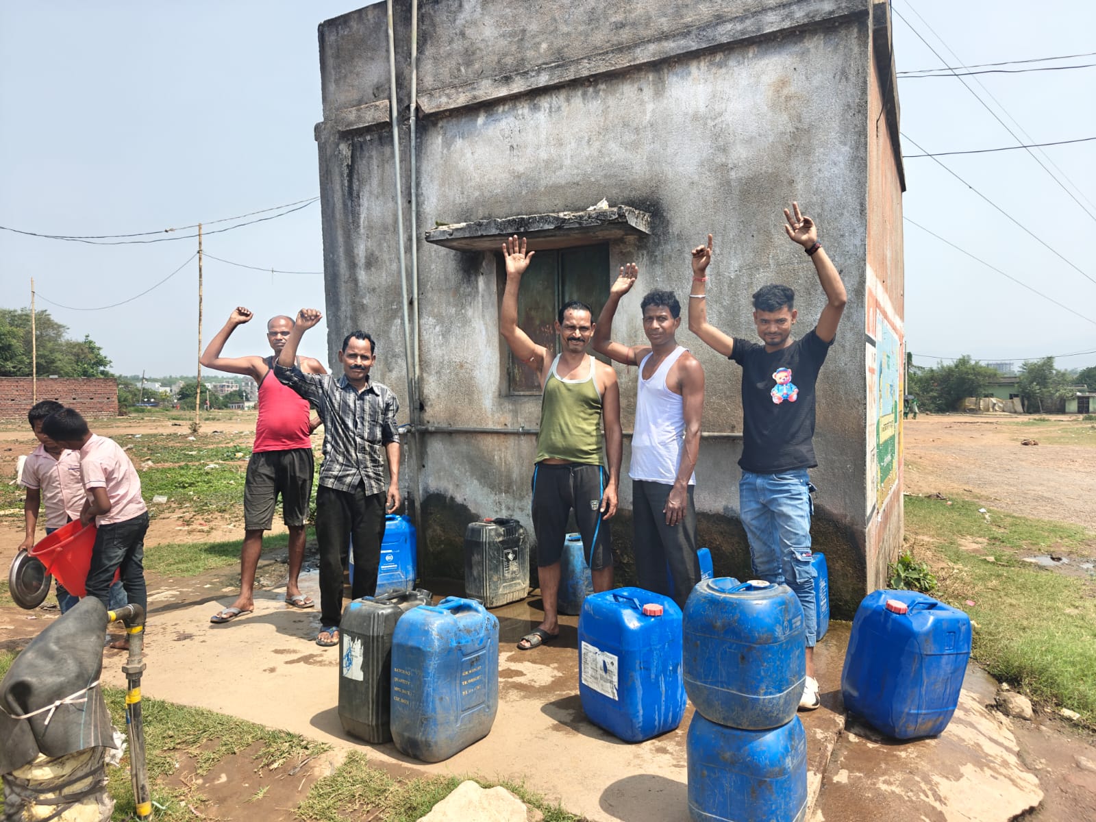 Gamharia : जुलूमटांड़ के लोगों ने पेयजल समस्या को लेकर किया प्रदर्शन