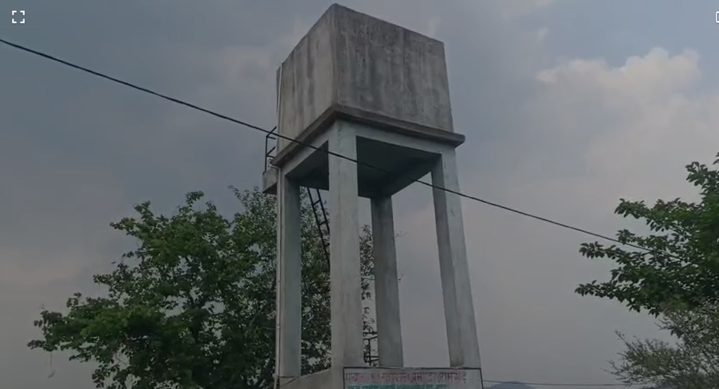 Ramgarh: गर्मी में बूंद-बूंद को तरस रहे आदिवासी, जलमीनार बना सफेद हाथी