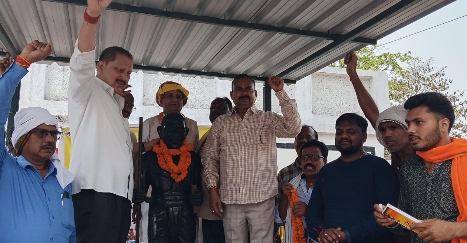 Adityapur : कोल्हान मजदूर यूनियन ने मजदूरों को उनके अधिकारों के प्रति किया जागरूक, निकाली पदयात्रा