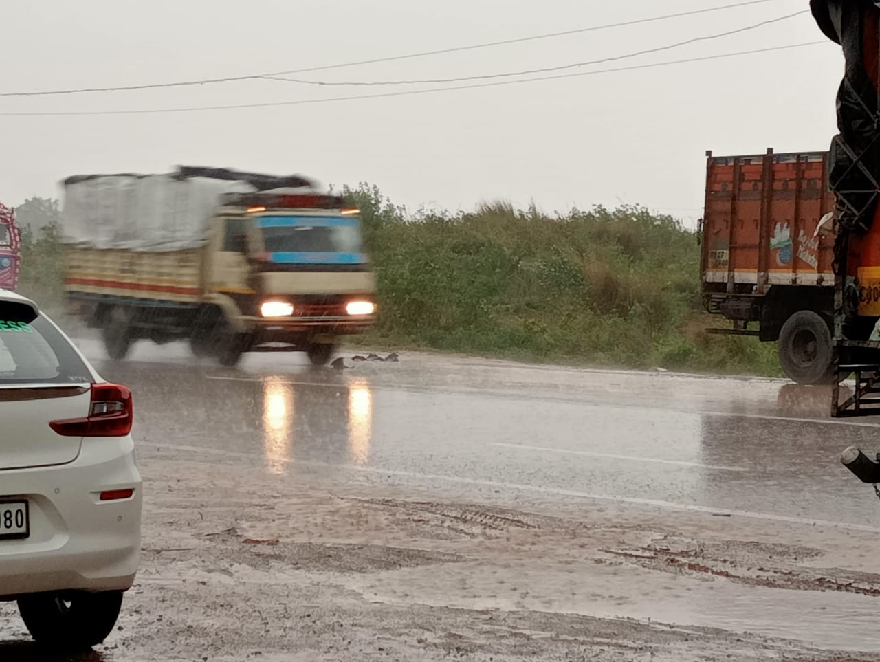 Saraikela : मौसम का मिजाज बदला, गर्मी से लोगों को मिली राहत