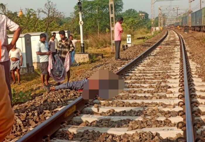 Gamharia: ड्यूटी पर तैनात रेलकर्मी की मालगाड़ी से कटकर दर्दनाक मौत