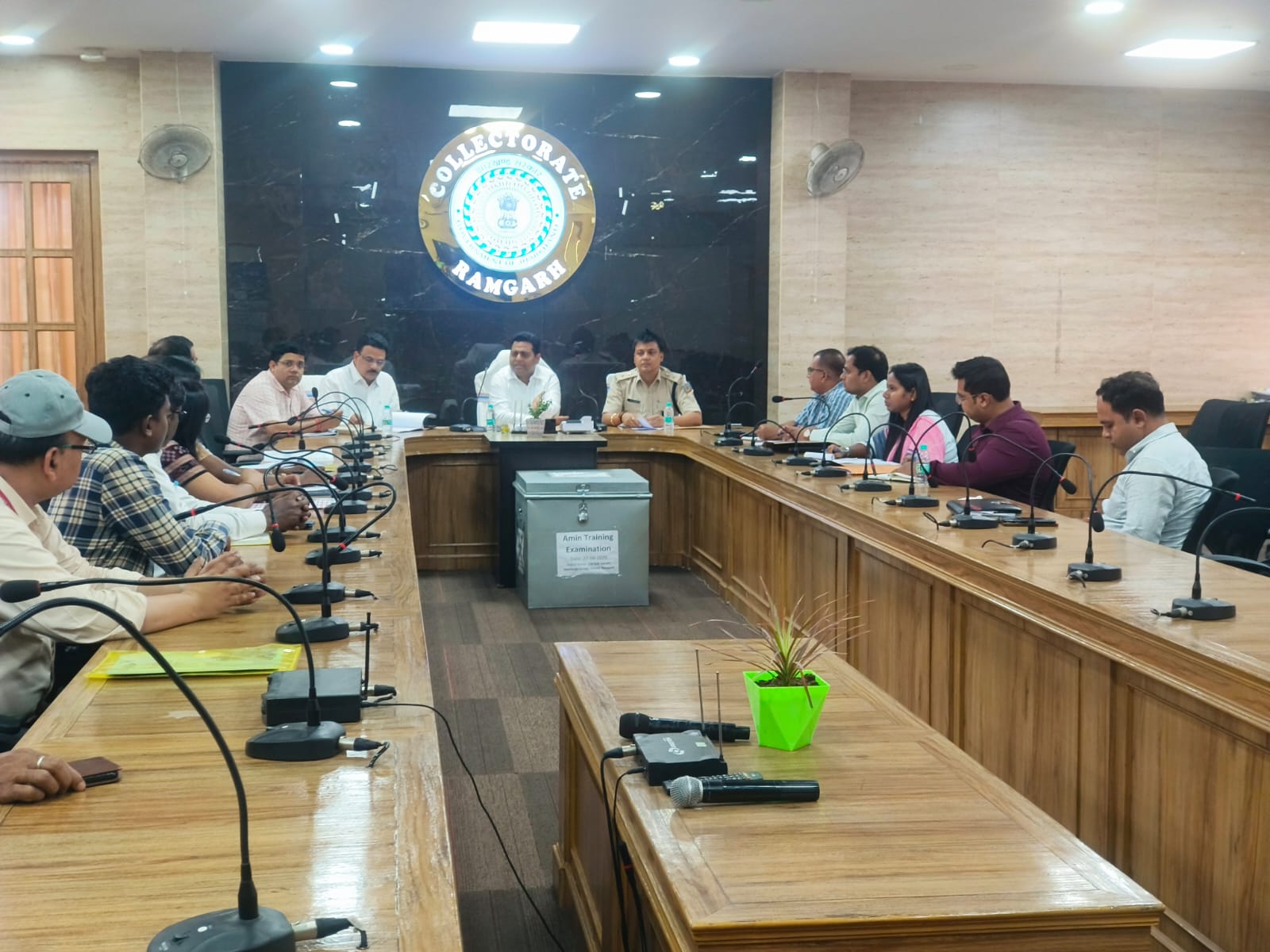 Ramgarh: तीन केंद्रों पर 905 परीक्षार्थी देंगे NEET परीक्षा, फ्रिस्किंग और सुरक्षा व्यवस्था होगी सख्त