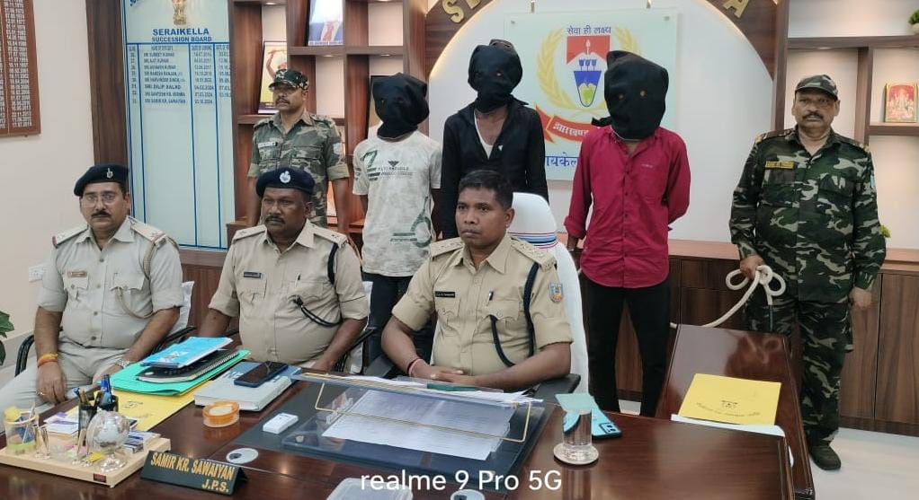 Saraikela: कांड्रा में मंडल स्टोर के मालिक पर फायरिंग, तीन अपराधी गिरफ्तार