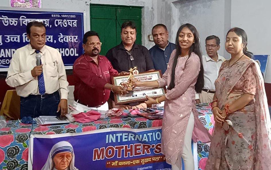 Deoghar: ISC स्टेट टॉपर श्रेया केसरी को मिला संत माइकल एजुकेशन अवार्ड