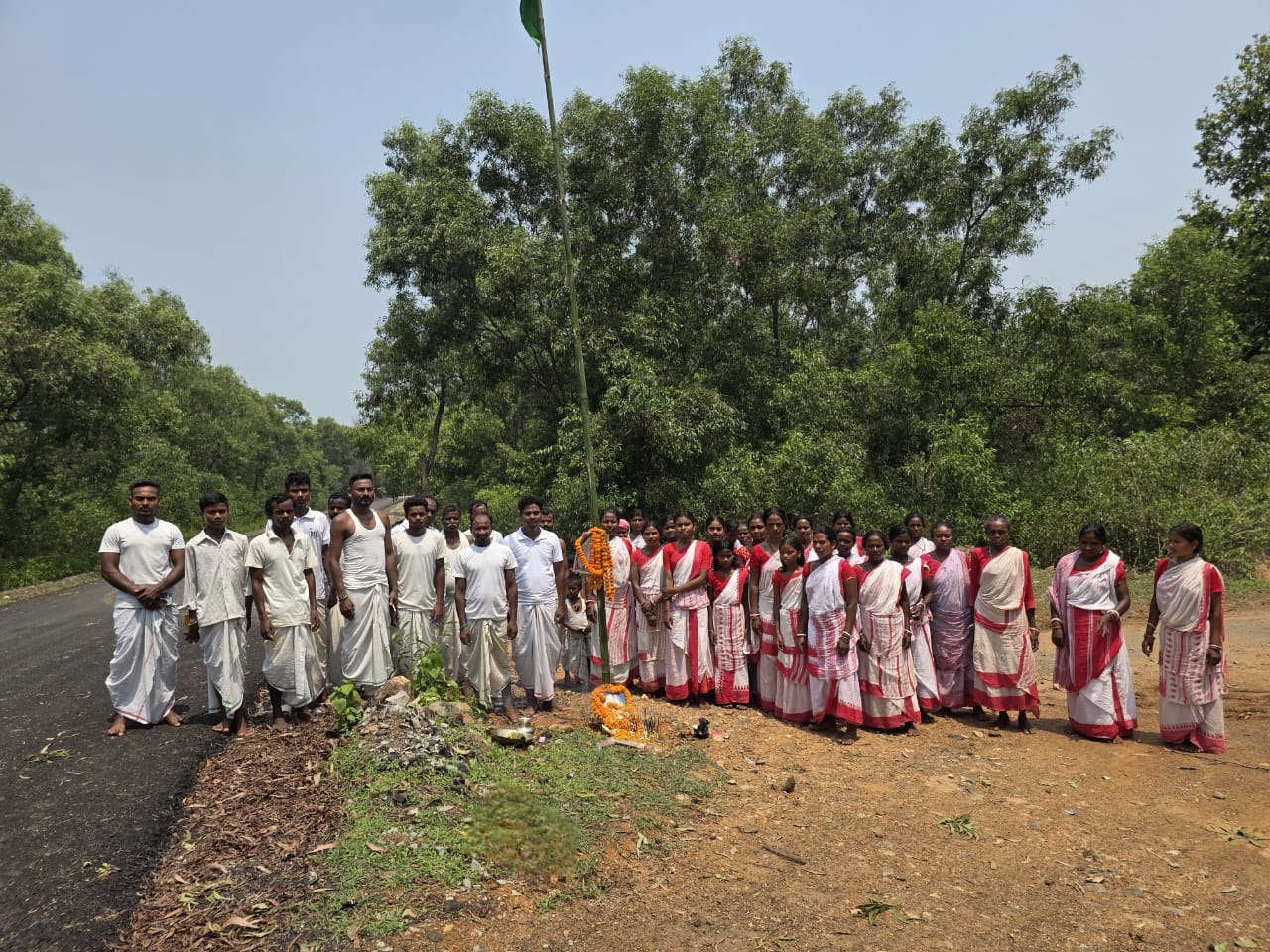 Gamharia: शताब्दी वर्ष में श्रीधरपुर के ग्रामीणों ने लिया ओलचिकी लिपि संरक्षण अभियान चलाने का संकल्प
