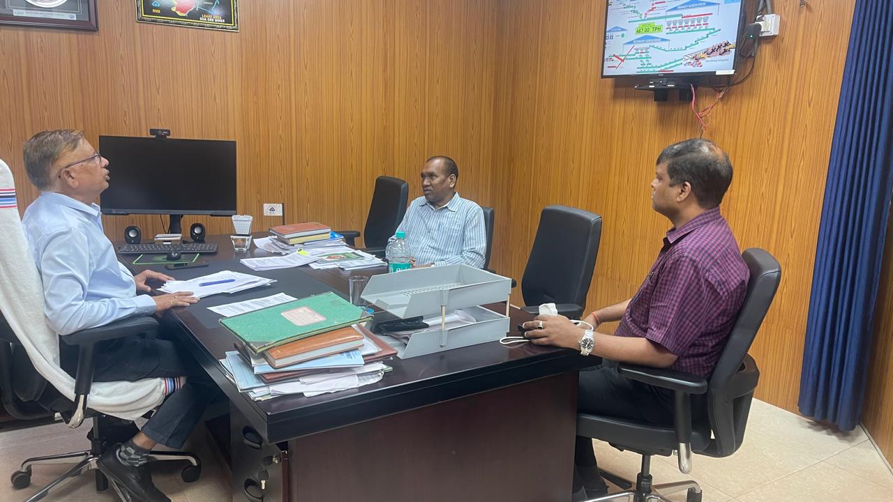 West Singhbhum: गुवा खदान में रोजगार समझौते का उल्लंघन, मधु कोड़ा ने दी कड़ी चेतावनी