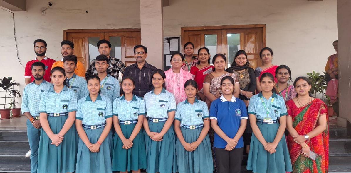 CBSE Result 2025: श्रीनाथ स्कूल की बेटियों ने रचा कीर्तिमान, टॉप तीन में लड़कियों का जलवा