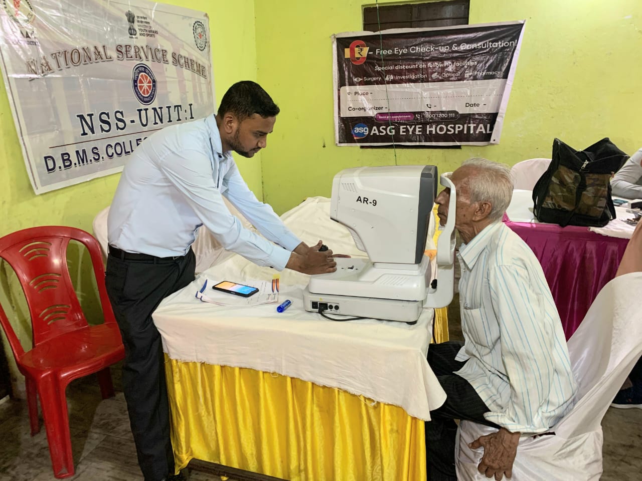 Jamshedpur: DBMS कॉलेज और लायंस क्लब का साझा प्रयास, 100 से अधिक लोगों ने कराया इलाज