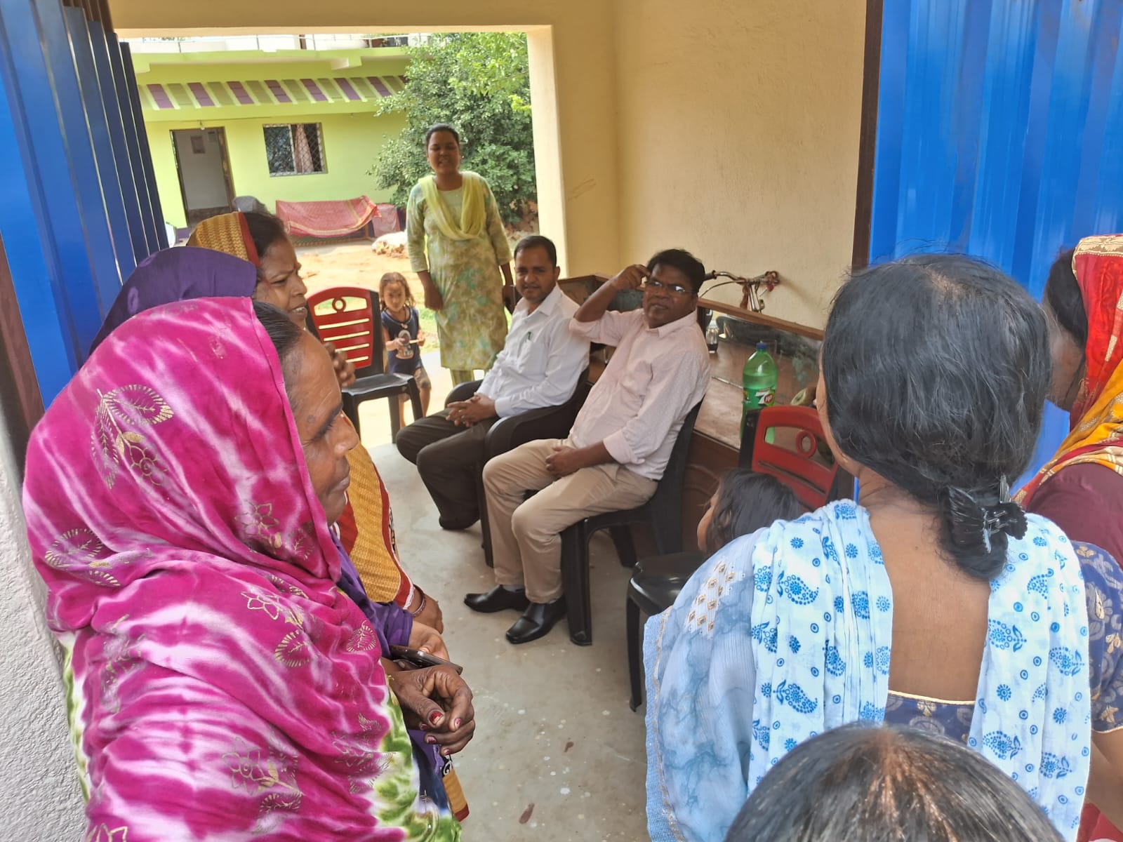 Gamharia: ग्रामीण विकास विभाग की टीम ने किया कई पंचायतों में संचालित योजनाओं का निरीक्षण