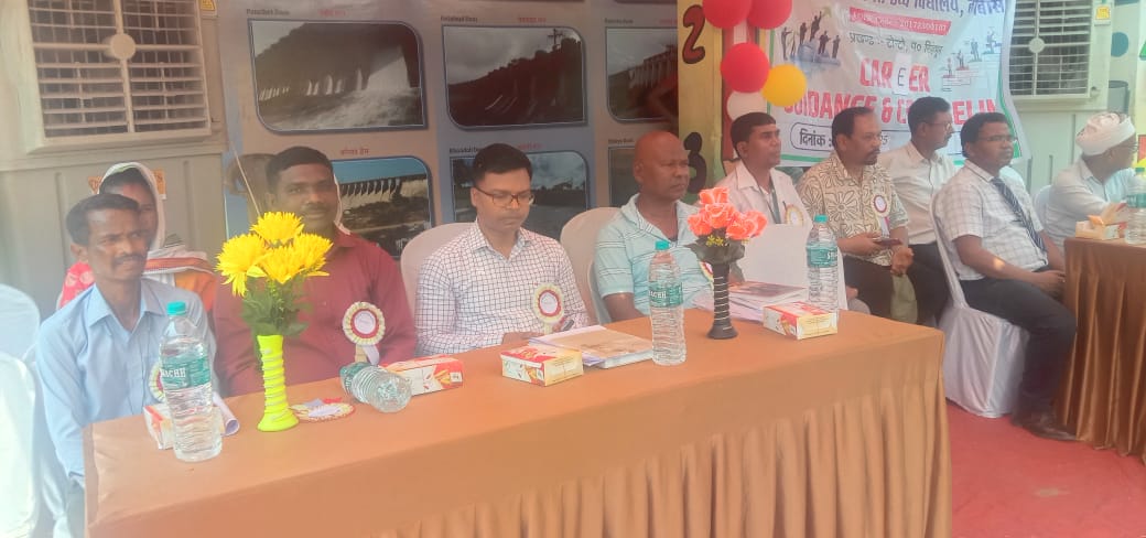 Chaibasa: विद्यालय में छात्रों को मिली करियर की स्पष्ट दिशा, “रुचि के विषय ही सफलता की कुंजी”