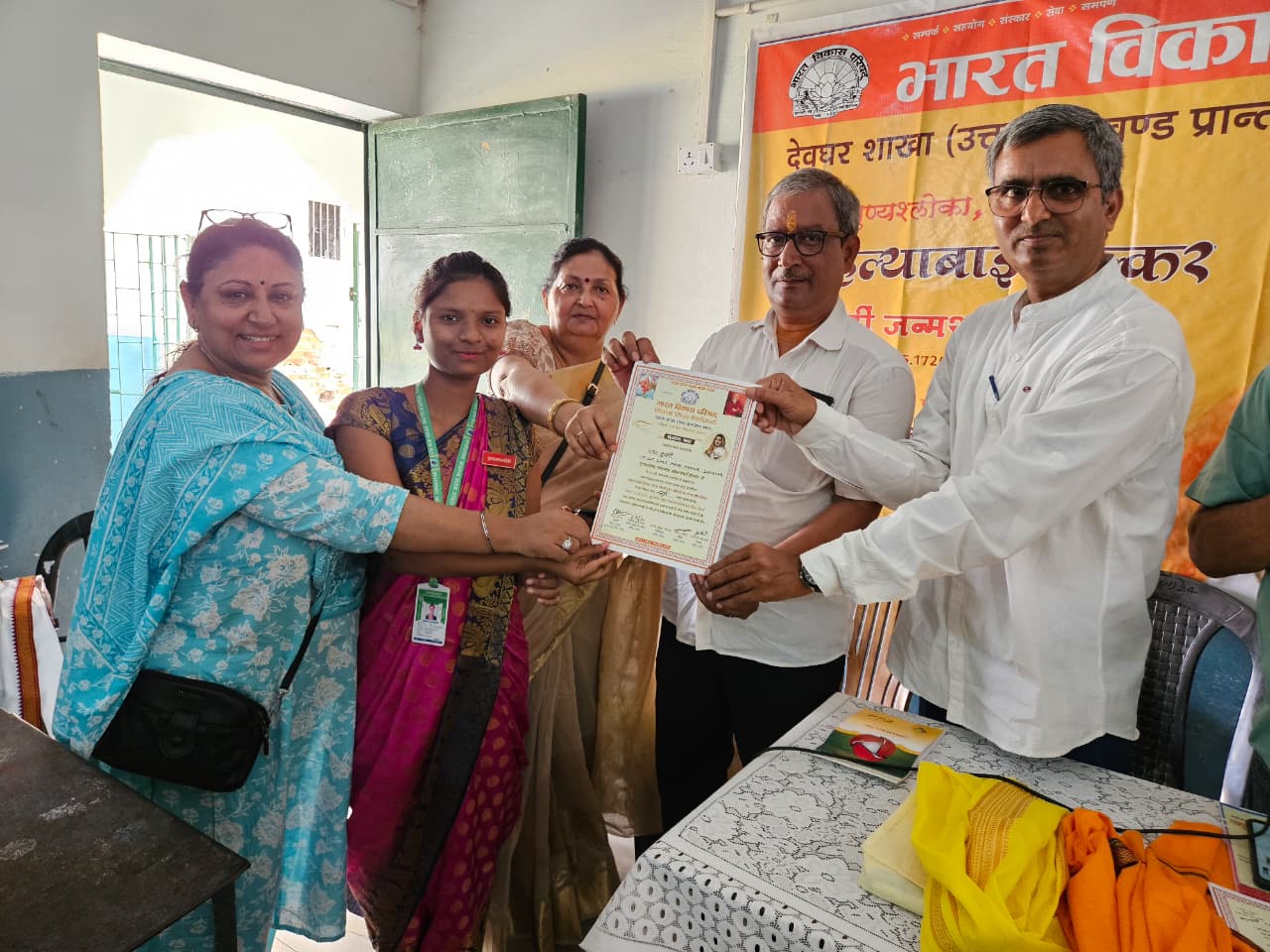 Deoghar: पुण्यश्लोका अहिल्याबाई के 300वें जन्मोत्सव पर छात्राओं लिया रानी का गेटअप, हुई यादगार श्रद्धांजलि