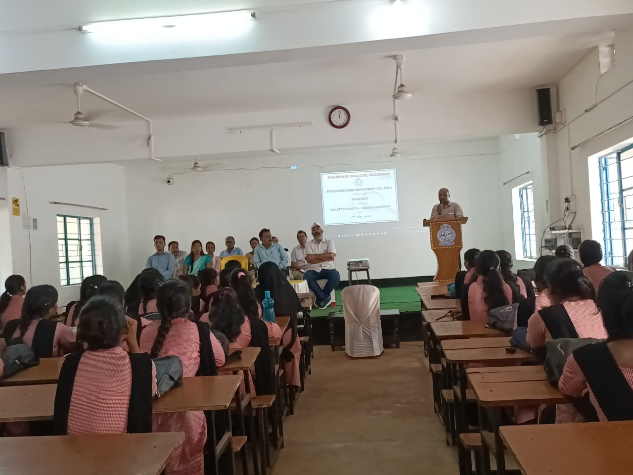 West Singhbhum: मूल्य निर्धारण से लेकर उपभोक्ता व्यवहार तक, सबकुछ एक मंच पर – नोवामुंडी कॉलेज में कार्यशाला