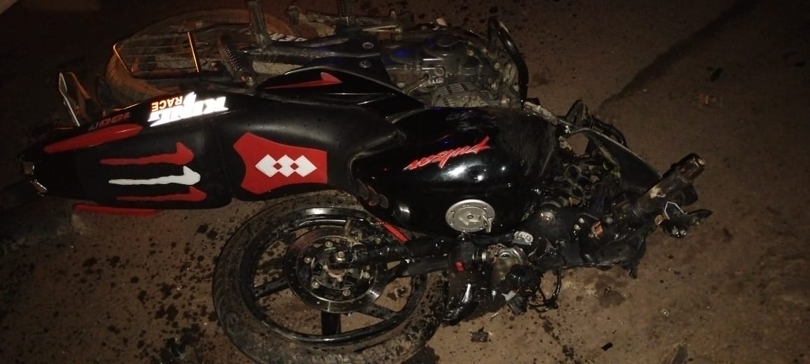 Saraikela: बाइक सवार को एक किलोमीटर तक घसीटती चली कार, चालक फरार