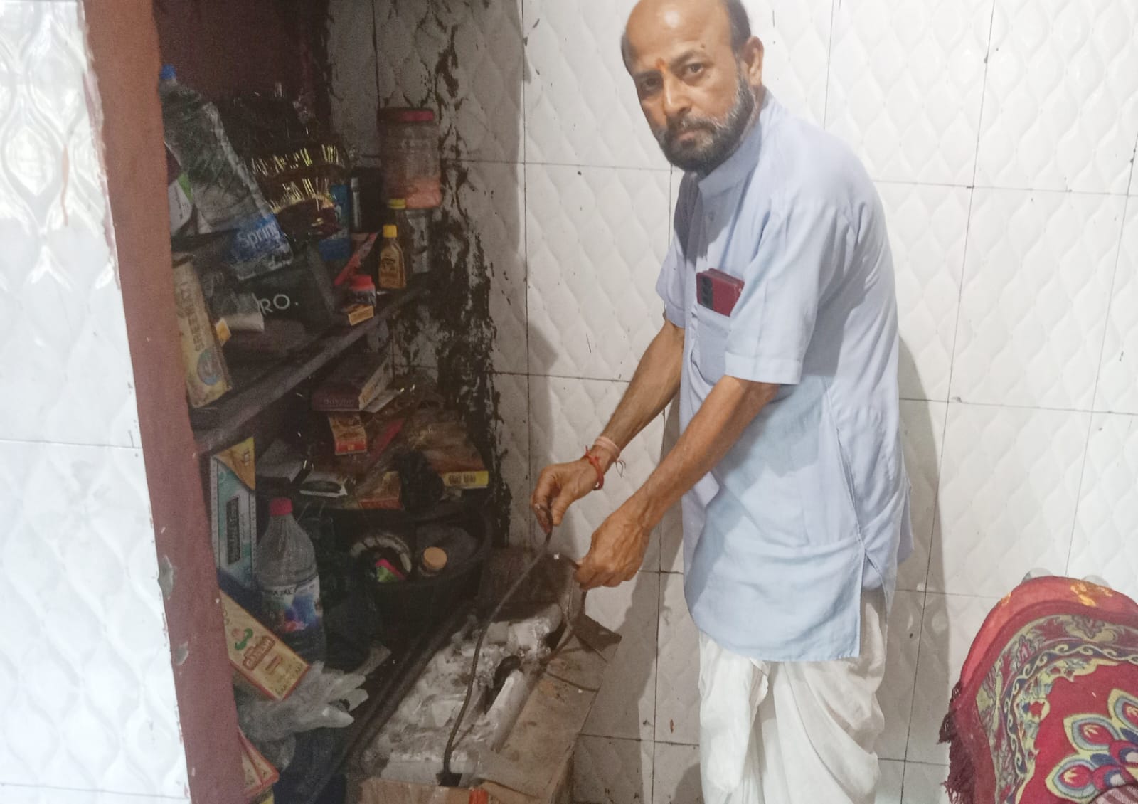 Gamharia: शिव-काली मंदिर में चोरी का शर्मनाक मामला, इंवर्टर और नकदी समेत हजारों रुपये गायब